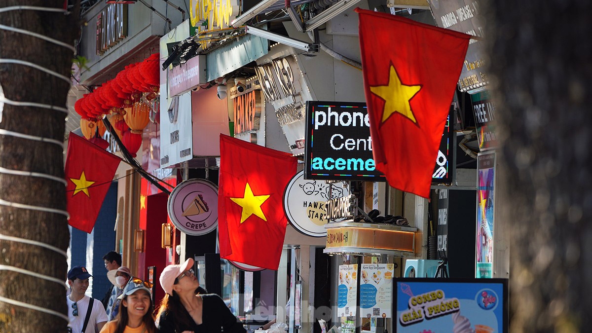 Hanoi streets brilliantly decorated for Capital Liberation Day celebrations